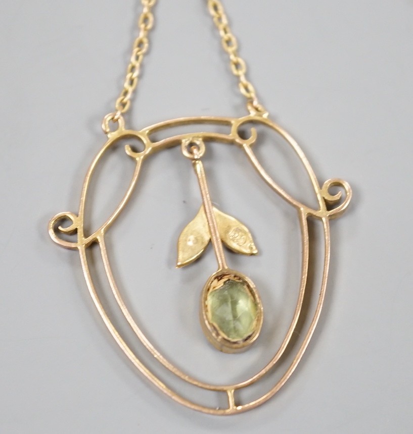 An Edwardian 9ct, peridot and seed pearl set drop pendant, 25mm, gross weight 1.6 grams.